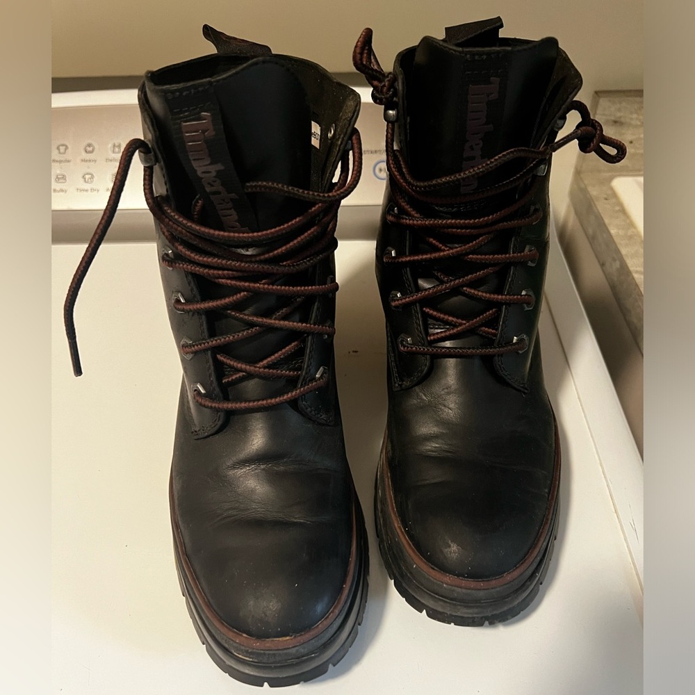 Women’s 8.5 Timberland Boots